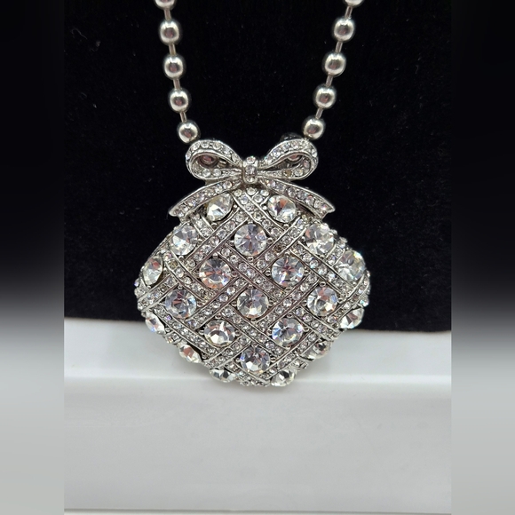 Vintage Jewelry - VINTAGE Silver Tone Rhinestone Pendant Necklace Silver Tone Bow